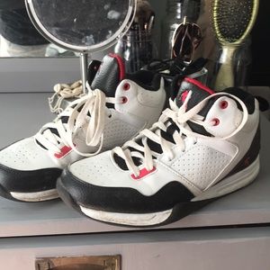 Men’s basketball shoes